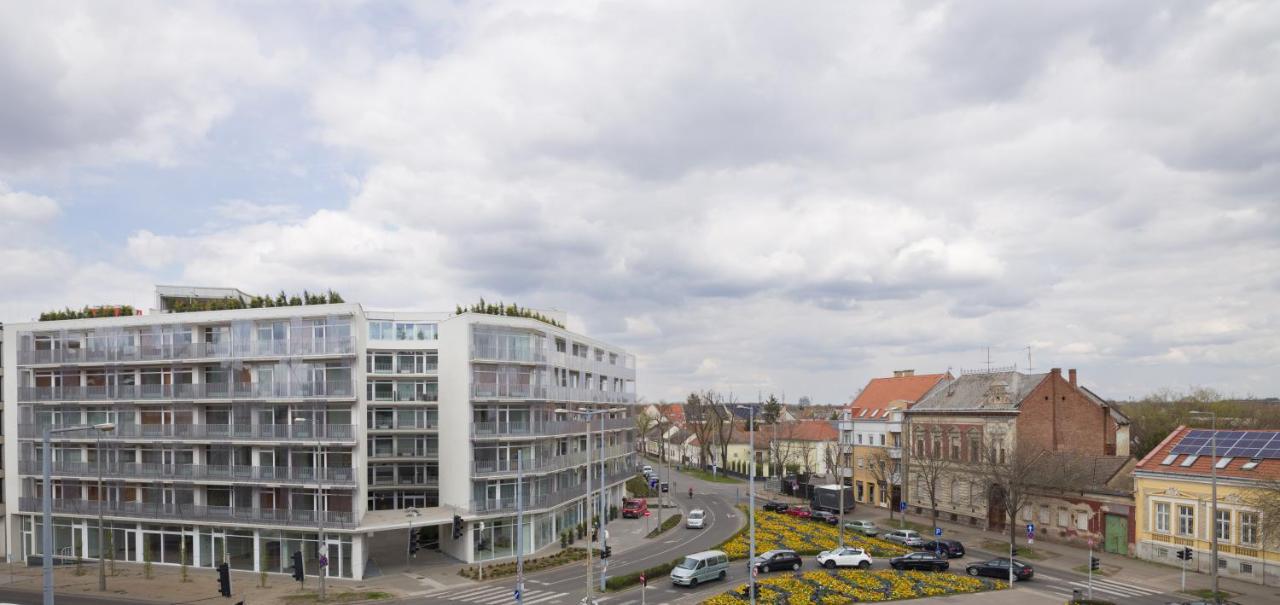 Parizs Garden Apartments Ντέμπρετσεν Εξωτερικό φωτογραφία
