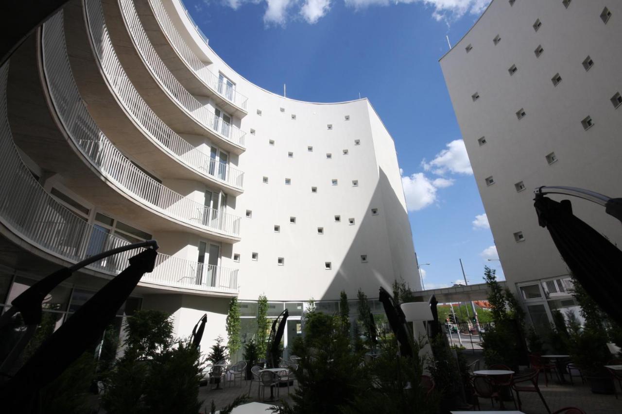 Parizs Garden Apartments Ντέμπρετσεν Εξωτερικό φωτογραφία