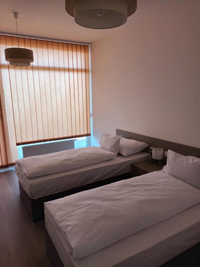 Parizs Garden Apartments Ντέμπρετσεν Εξωτερικό φωτογραφία