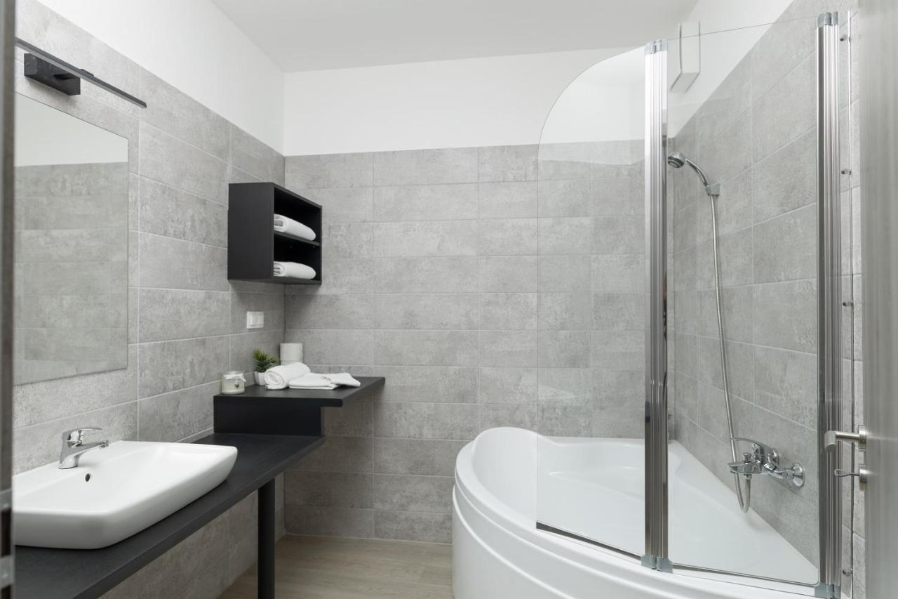 Parizs Garden Apartments Ντέμπρετσεν Εξωτερικό φωτογραφία